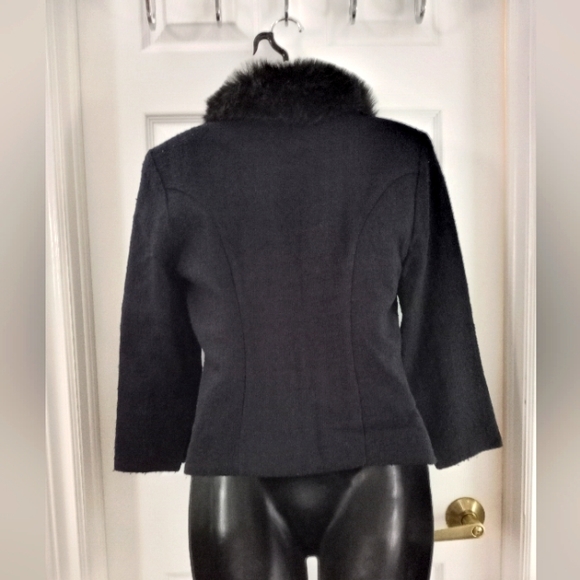 🥰JOSEPH RIBKOFF cropped jacket with faux fur collar🥰 - Picture 3 of 5